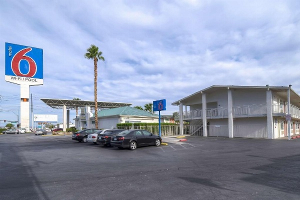 Motel 6-Las Vegas, NV - Tropicana image 2