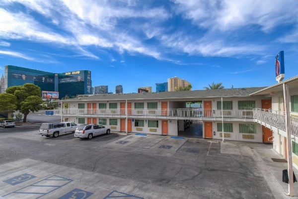 Motel 6-Las Vegas, NV - Tropicana image 3